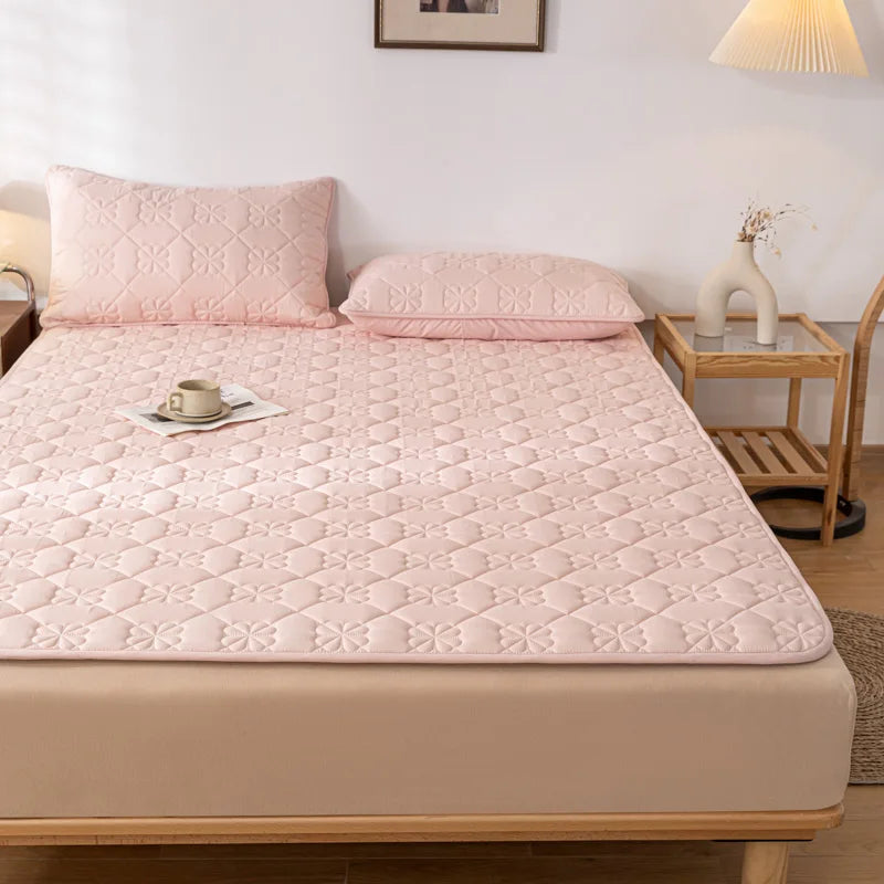 Waterproof Quilted Mattress Protector – Soft Non-Slip Bed Pad with Elastic Deep Pocket