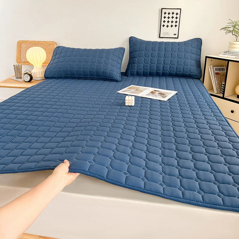 Waterproof Quilted Mattress Protector – Soft Non-Slip Bed Pad with Elastic Deep Pocket