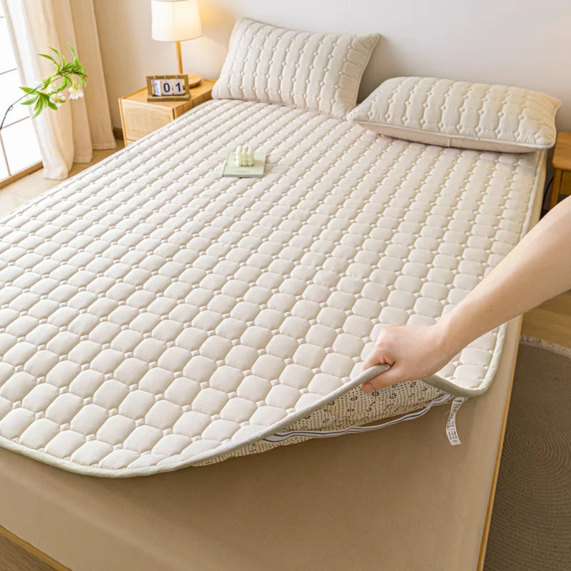Waterproof Quilted Mattress Protector – Soft Non-Slip Bed Pad with Elastic Deep Pocket