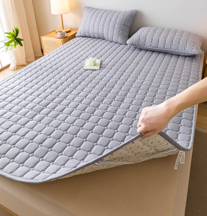Waterproof Quilted Mattress Protector – Soft Non-Slip Bed Pad with Elastic Deep Pocket
