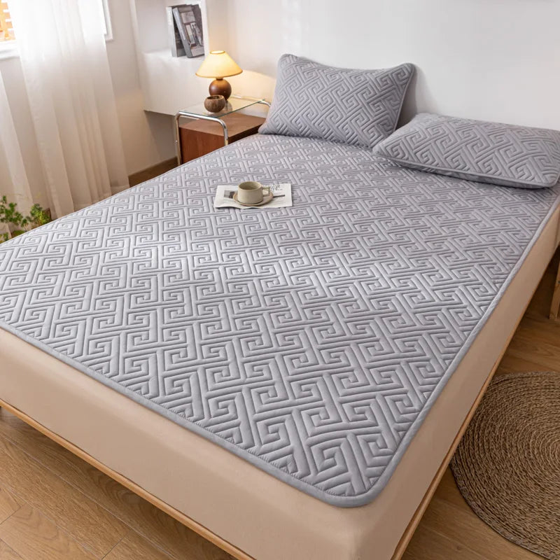 Waterproof Quilted Mattress Protector – Soft Non-Slip Bed Pad with Elastic Deep Pocket