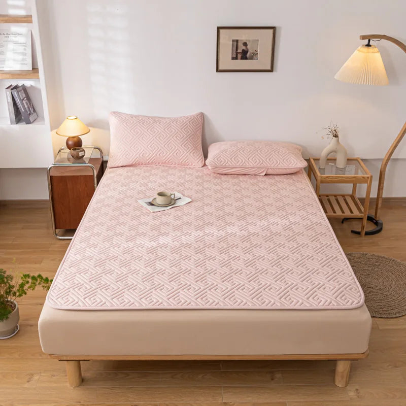 Waterproof Quilted Mattress Protector – Soft Non-Slip Bed Pad with Elastic Deep Pocket