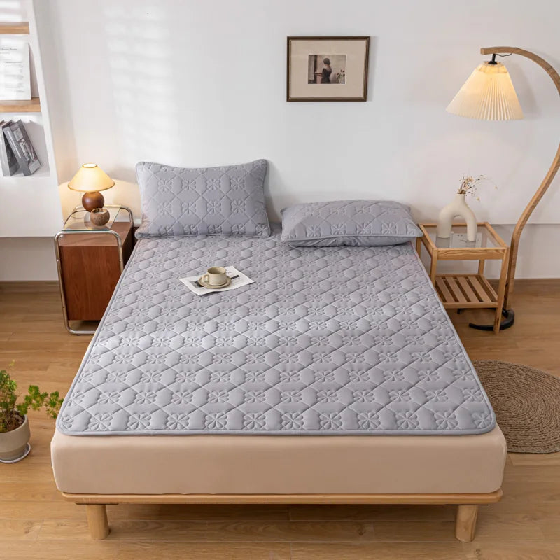 Waterproof Quilted Mattress Protector – Soft Non-Slip Bed Pad with Elastic Deep Pocket
