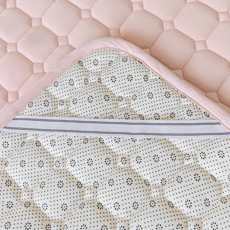 Waterproof Quilted Mattress Protector – Soft Non-Slip Bed Pad with Elastic Deep Pocket