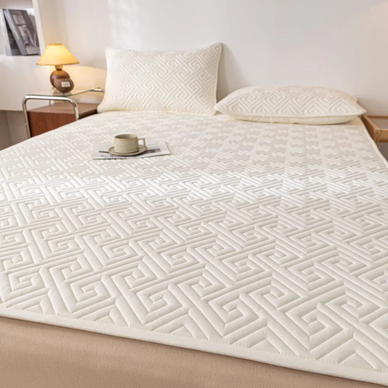 Waterproof Quilted Mattress Protector – Soft Non-Slip Bed Pad with Elastic Deep Pocket