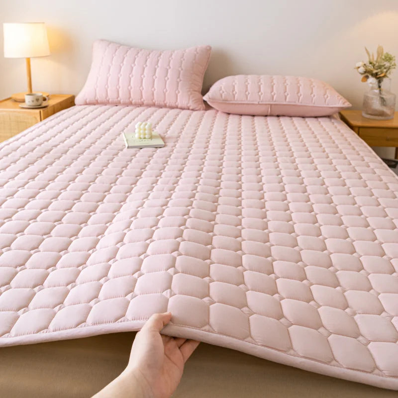 Waterproof Quilted Mattress Protector – Soft Non-Slip Bed Pad with Elastic Deep Pocket
