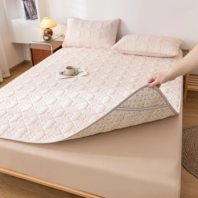 Waterproof Quilted Mattress Protector – Soft Non-Slip Bed Pad with Elastic Deep Pocket